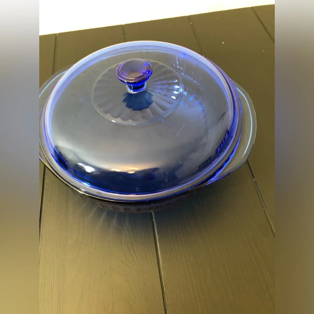 Btw. Pyrex Cobalt Blue Glass Covered Casserole 2QT.